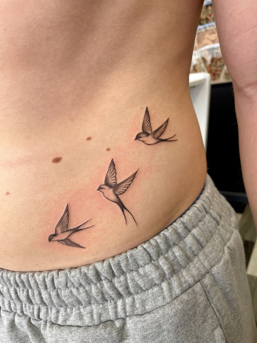 Fineline swallows by Lindsay, Kustom Tattoo Club